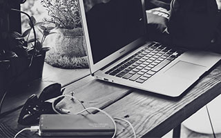 利比里亚女拳击选手表现抢眼，技艺超群